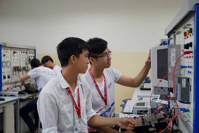 Học điện điện tử ở trường ĐH Đông Á Học điện điện tử ở trường ĐH Đông Á