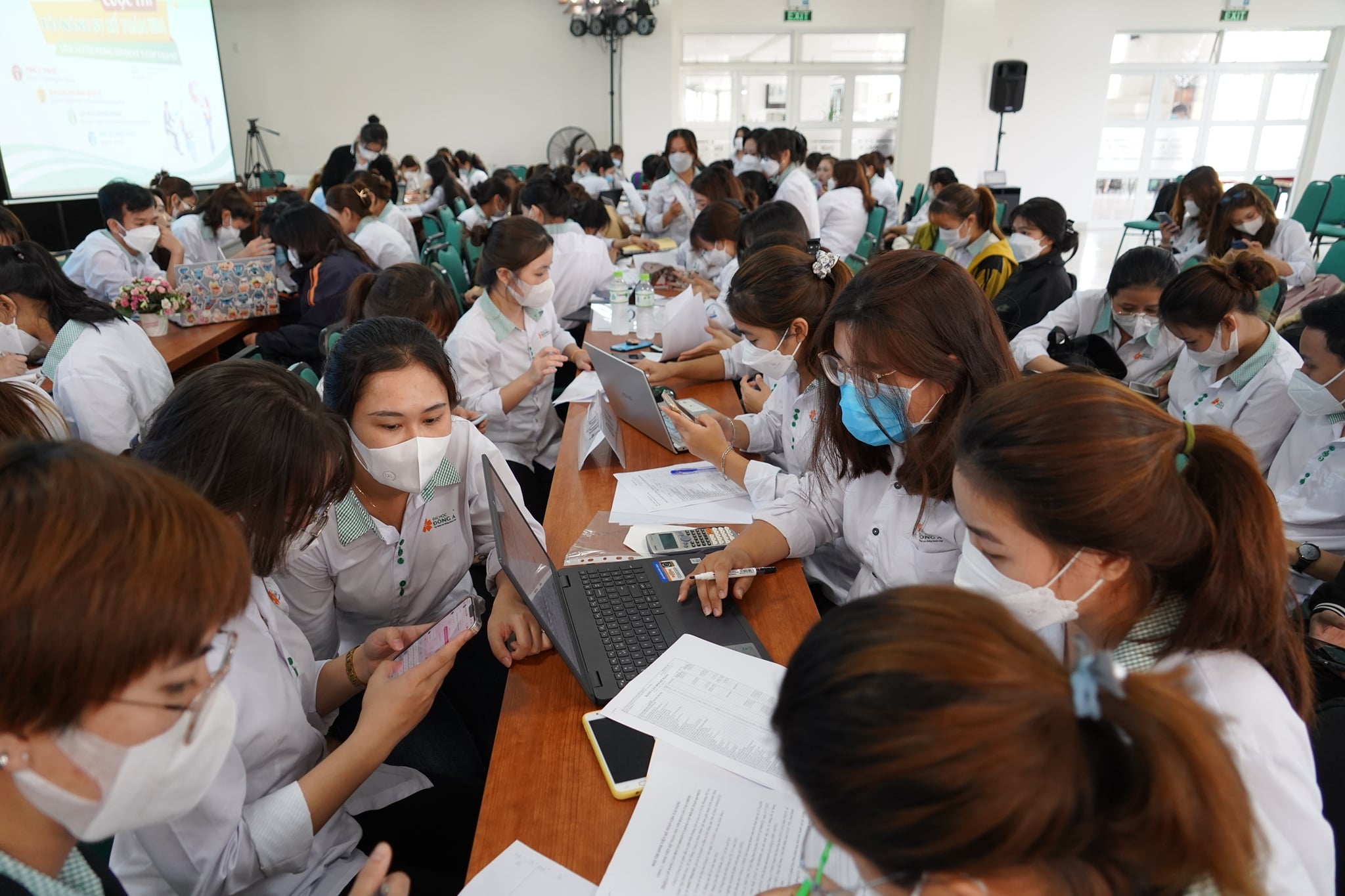 Sinh viên ĐH Đông Á trong giờ học