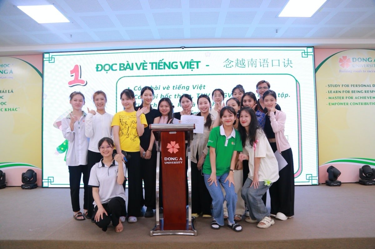 Sinh viên ngành ngôn ngữ trung đại học Đông Á